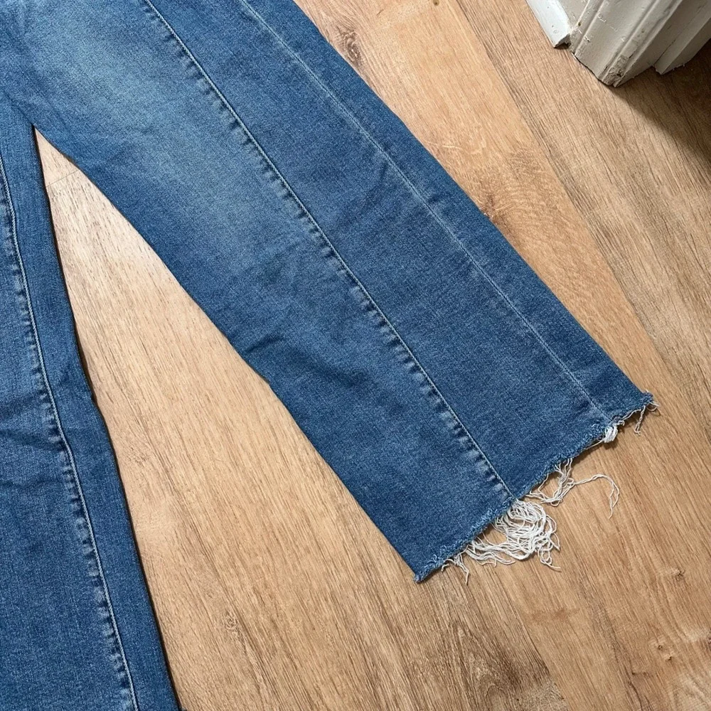 VERVET | Brielle Medium Wash High-Rise Wide Leg Crop Raw Hem Denim Jeans, 27 - Picture 7 of 11
